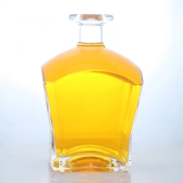 012 - 1L Classic Square Shaped Luxurious Whisky Bottle