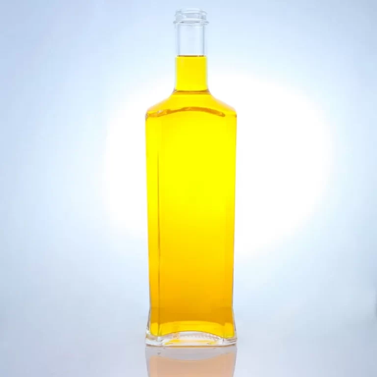 033 - Square glass bottle 750ml With Screw Cap