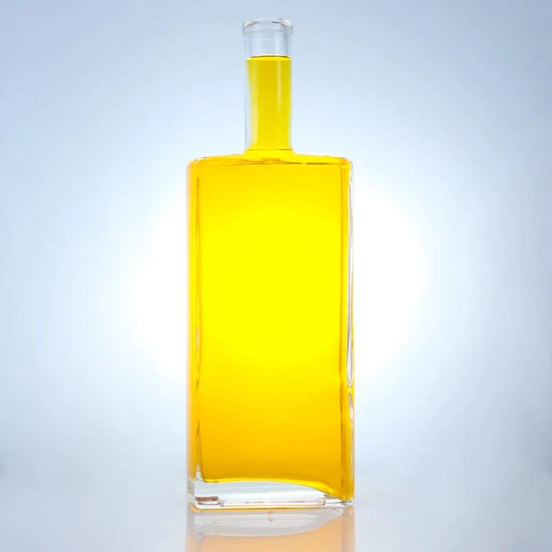 037 - Square glass bottle 750ml With Cork