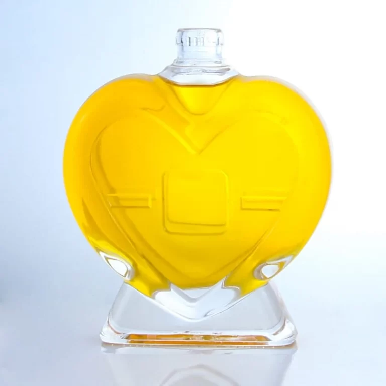 174 - Heart Shaped 500ml 750ml Glass Bottle For Spirits