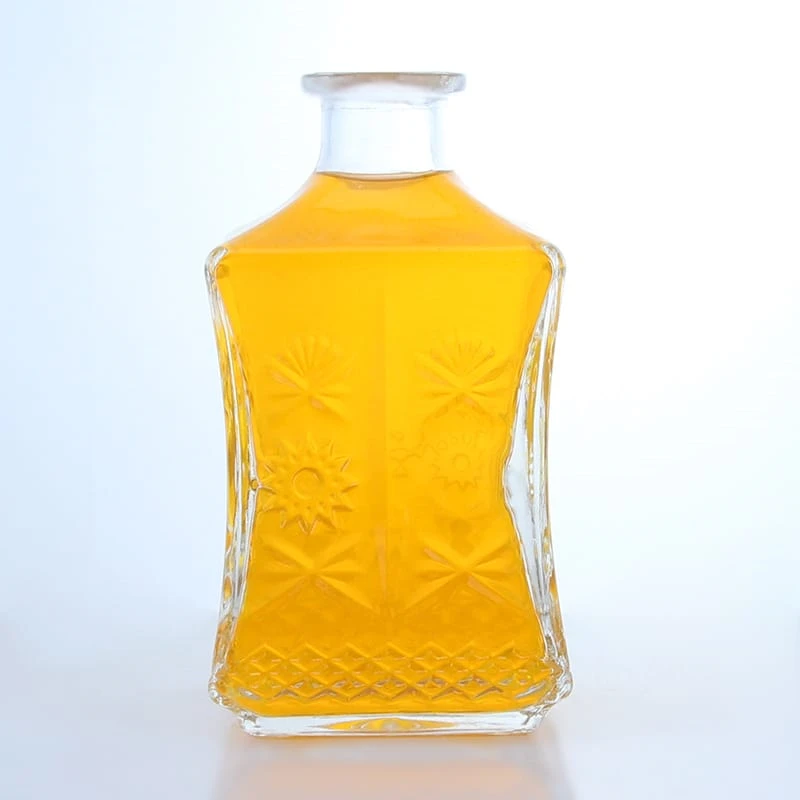 185 - Luxurious Square Shaped 50cl Glass Bottles For Whisky Vodka