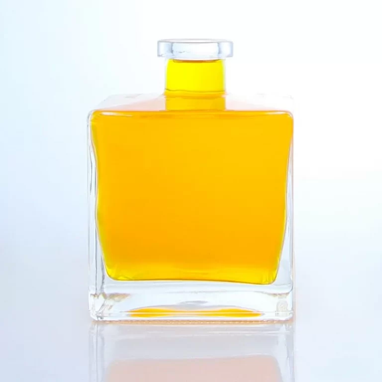 502 - Square Shaped Empty 700ml 750ml Glass Bottle