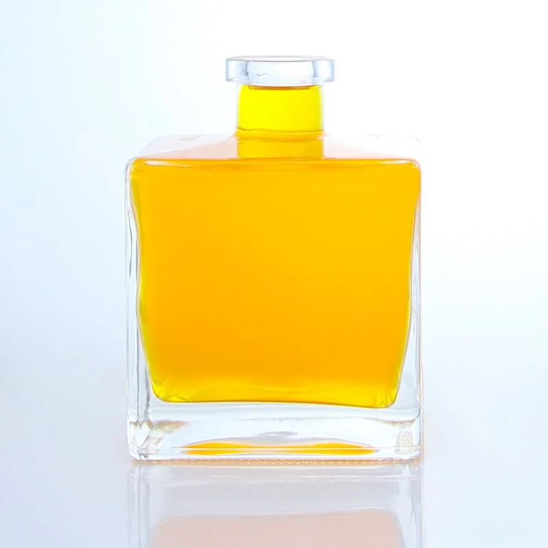 502 - Square Shaped Empty 700ml 750ml Glass Bottle